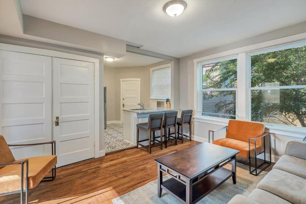 Beautiful Tower Grove Unit Recently Renovated 2S Villa Richmond Heights Eksteriør bilde
